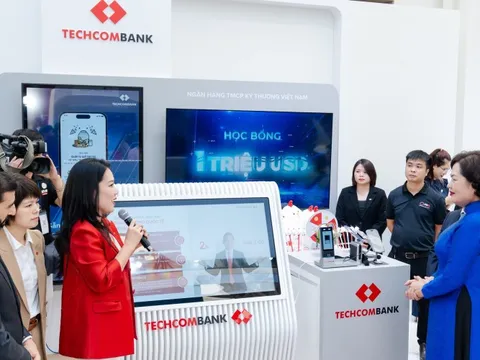 Techcombank ghi dấu ấn tại 'Triển lãm thành tựu đất nước'