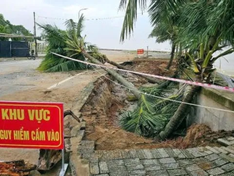 Hàng trăm mét bờ kè biển bị sụt lún ở Thanh Hóa