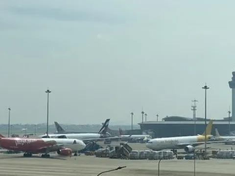 Nỗi lo trên bầu trời Tân Sơn Nhất: 27 lần máy bay bị laser và drone 'tấn công'