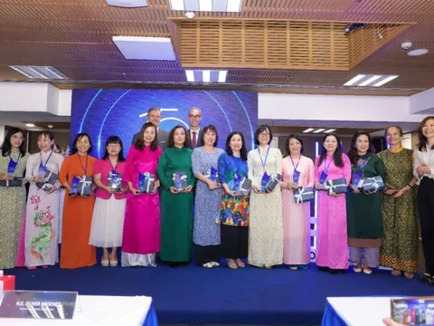 L’Oreal - UNESCO nhận hồ sơ học bổng tôn vinh nhà khoa học nữ