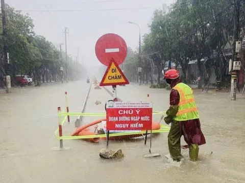 Gần 1,5 tỉ đồng cứu trợ người dân miền Trung sau bão số 5