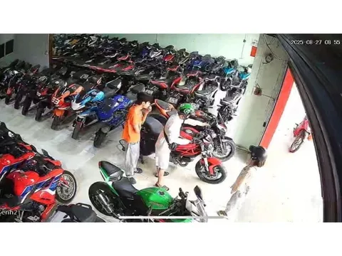 VIDEO: Mua xe máy, bỏ “người yêu" ở lại thế chấp rồi phóng xe đi mất hút
