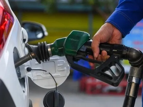 Giá xăng trong nước tiếp tục tăng