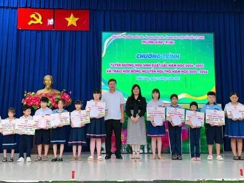 Phường Bình Trưng trao học bổng Nguyễn Hữu Thọ năm học 2025 - 2026