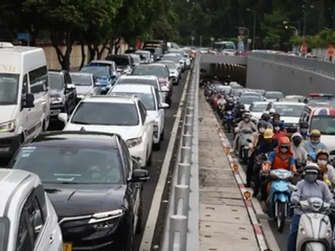 Về quê nghỉ lễ 2/9, ngàn người 'chôn chân' ở cửa ngõ TPHCM