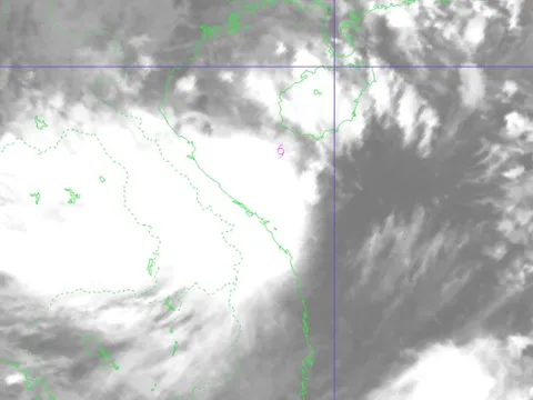 Áp thấp nhiệt đới mạnh thành bão số 6, hướng vào Hà Tĩnh - Bắc Quảng Trị