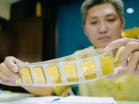 Giá vàng miếng SJC áp sát ngưỡng 130 triệu đồng/lượng