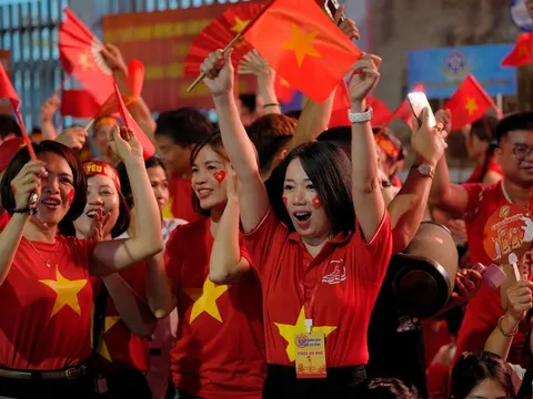 Tặng 100.000 đồng/người cho toàn dân ăn Tết Độc lập