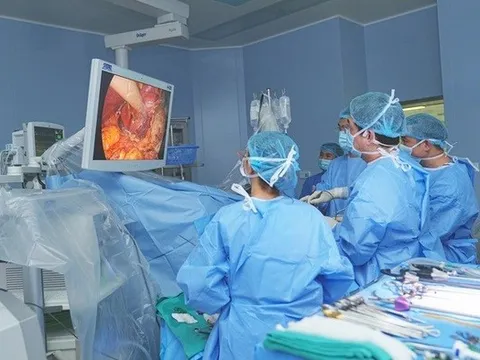 Chàng trai 19 tuổi hiến gan cứu cha