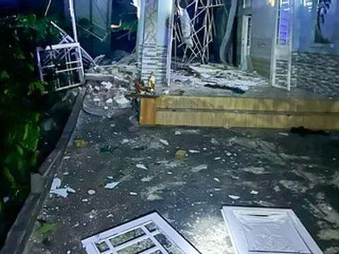 Nhà dân ở Lâm Đồng đổ sập sau tiếng nổ, nhiều xác pháo được tìm thấy