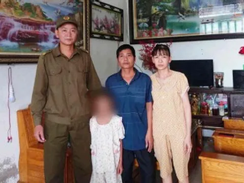 Trong 3 phút sinh tử, người đàn ông cứu bé gái chới với dưới ao sâu