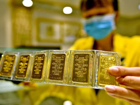 Giá vàng miếng SJC vượt 130 triệu đồng/lượng, phá vỡ mọi kỷ lục