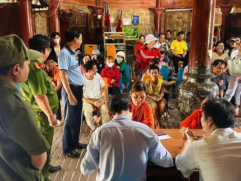 Cán bộ xã ở Đà Nẵng thức trắng đêm để hoàn thành chi trả quà Quốc khánh cho người dân