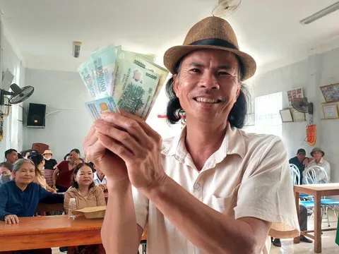 Người dân Quảng Trị vui mừng nhận quà Quốc khánh 2-9