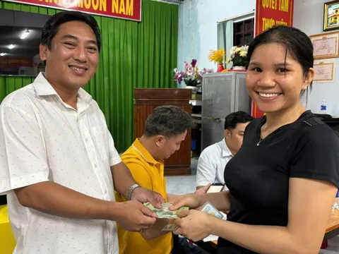 Thủ tướng yêu cầu đẩy nhanh tặng 100.000 đồng dịp Quốc khánh cho người dân