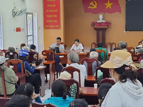 Nha Trang: Nhiều người dân gặp khó khi nhận quà 100.000 đồng