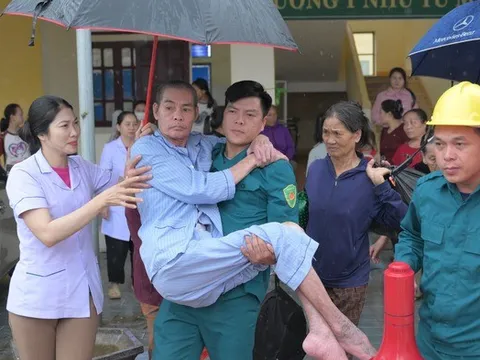 Vượt qua bão dữ - Kỳ 2: Hình ảnh đẹp trong tâm bão ở Hà Tĩnh