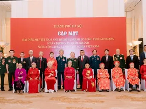 Chủ tịch TP Hà Nội cam kết quan tâm sâu sắc hơn nữa đến đời sống người có công