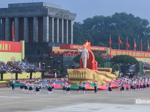 Mãn nhãn toàn cảnh lễ diễu binh, diễu hành trên không, trên bộ, trên biển