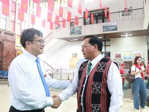 Lãnh đạo Hà Nội ra ga đón đại biểu dự Đại lễ A80, phường bố trí chỗ ngủ đêm cho người dân