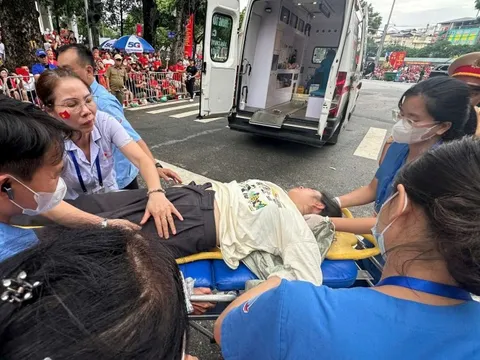 Tham dự A80 đông người: Làm gì khi bị cuốn vào đám đông?