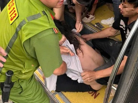 Kịp thời ngăn chặn người phụ nữ nghi trộm cắp trên xe buýt