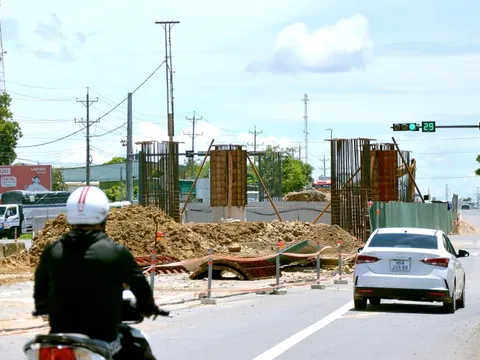 Chưa có mặt bằng, cầu vượt quốc lộ 1 ở nút giao Ba Bàu làm cầm chừng, nguy cơ dừng