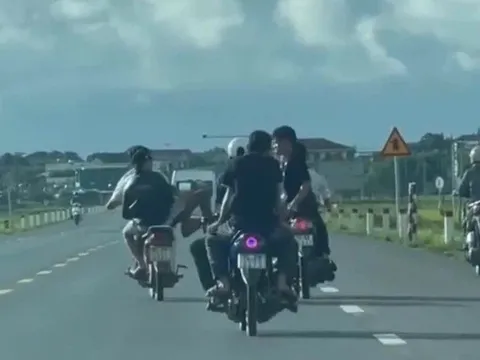 Đùa nhau trên quốc lộ, 6 thanh niên đối diện mức phạt hơn 23 triệu đồng