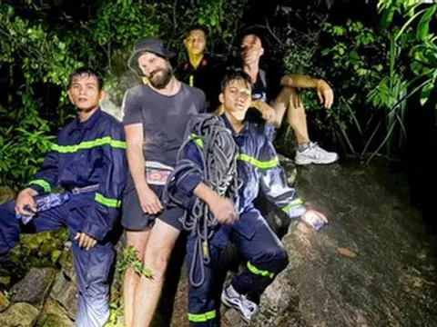 Danh tính hai du khách quốc tịch Liên bang Nga lạc trên núi Cô Tiên