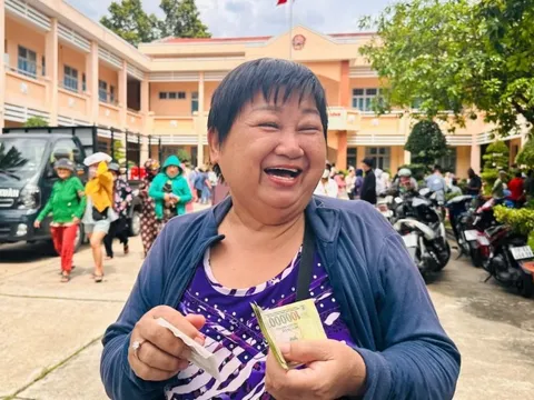 Chủ hộ không nhận giúp quà 100.000 đồng, người trong gia đình phải làm sao?