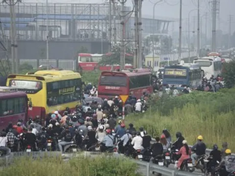 Ùn tắc nghiêm trọng tại 2 KCN lớn, Chủ tịch tỉnh Bắc Ninh trực tiếp kiểm tra xử lý