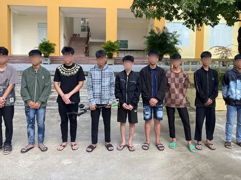 Thu giữ nhiều hung khí từ 2 nhóm thanh niên mang theo để hỗn chiến