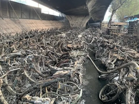 Thủ tướng Chính phủ yêu cầu điều tra nguyên nhân vụ cháy bãi xe dưới gầm cầu Vĩnh Tuy