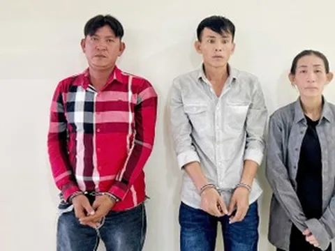 Được 'người tốt' đưa về nhà, người phụ nữ xanh mặt khi mất sạch vàng