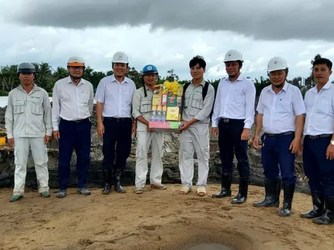 Ngành điện miền Nam làm việc xuyên lễ trên những công trình lưới điện