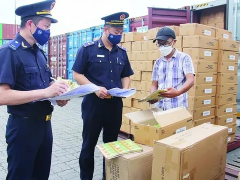 Doanh nghiệp dịch vụ vận chuyển dùng căn cước công dân giả khai hải quan để buôn lậu