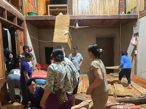 Đang ngồi ăn uống, sàn nhà bất ngờ sập xuống khiến 6 người bị thương