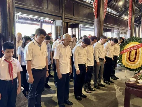 Dâng hương, dâng hoa tưởng niệm 83 năm ngày hy sinh của cố Tổng Bí thư Lê Hồng Phong