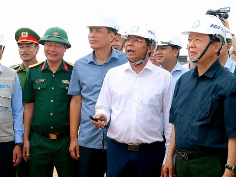 Bay hiệu chuẩn đường băng số 1 sân bay Long Thành vào ngày 25-9