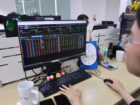 Tự doanh chứng khoán: Khi nhà đầu tư và công ty vừa là đối tác, vừa là đối thủ