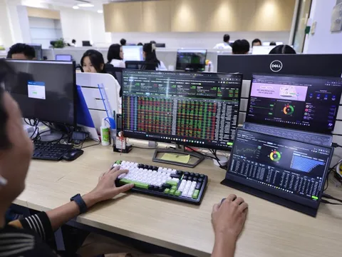 Thanh khoản chứng khoán Việt vượt Singapore: Lộ diện dòng tiền lớn nào nhập cuộc