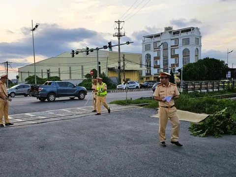 Cố băng qua đường sắt, 1 người đàn ông bị tàu hỏa tông tử vong