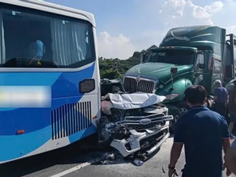 5 ôtô tông liên hoàn trên cao tốc Cao Bồ - Mai Sơn