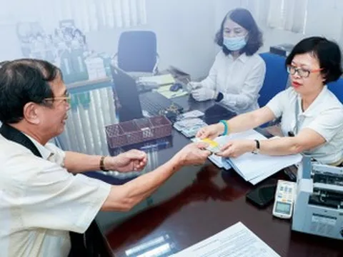 Đóng BHXH 20 năm nhưng chưa đủ tuổi hưu, người lao động có quyền chọn chế độ nào?