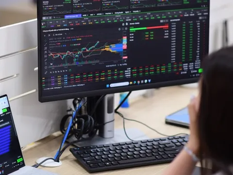 Giảm sốc 15 phút cuối, chuyên gia lý giải làn sóng chốt lời diện rộng