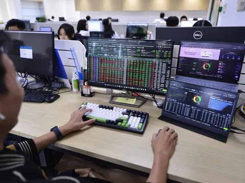 Chứng khoán giảm hơn 42 điểm, khối ngoại bất ngờ 'ra tay'