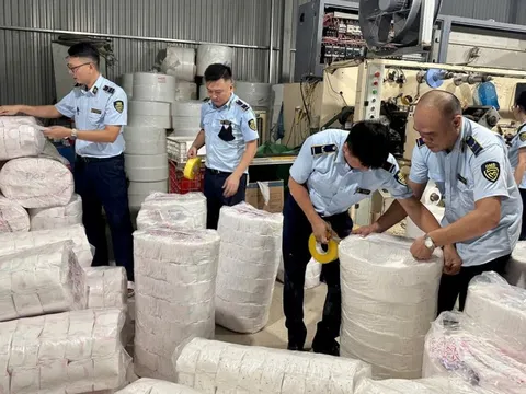 Triệt phá cơ sở sản xuất, kinh doanh bỉm, băng vệ sinh giả quy mô khủng
