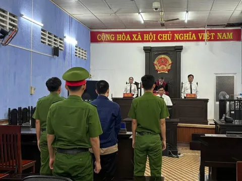 Vận chuyển 25.000 bao thuốc lá lậu lãnh án 5 năm tù giam
