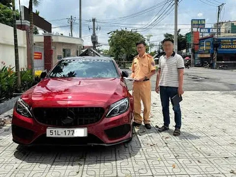 Xử phạt tài xế Mercedes lạng lách, tạt đầu để "dằn mặt" xe khác do không cho vượt