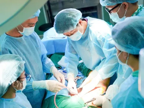 Một phụ nữ bị hoại tử mông vì tiêm filler collagen đa tầng, giá rẻ